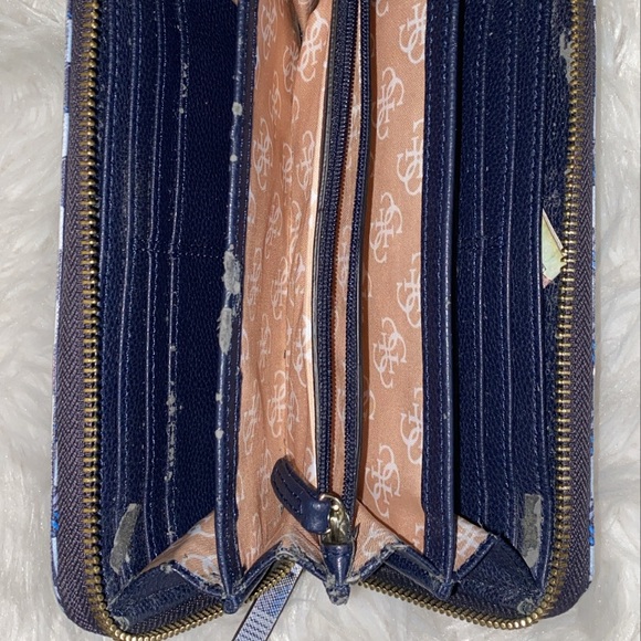 Free Women’s Guess Wallet - Picture 4 of 4